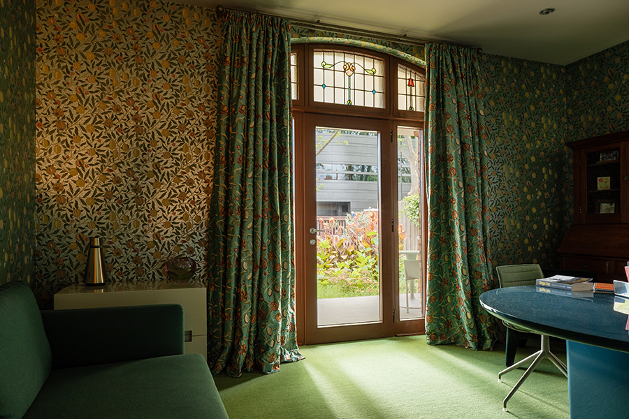 Jewel Box - Entrance door with leadlights