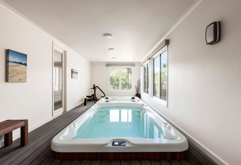 Tilt-and-turn-windows-pool